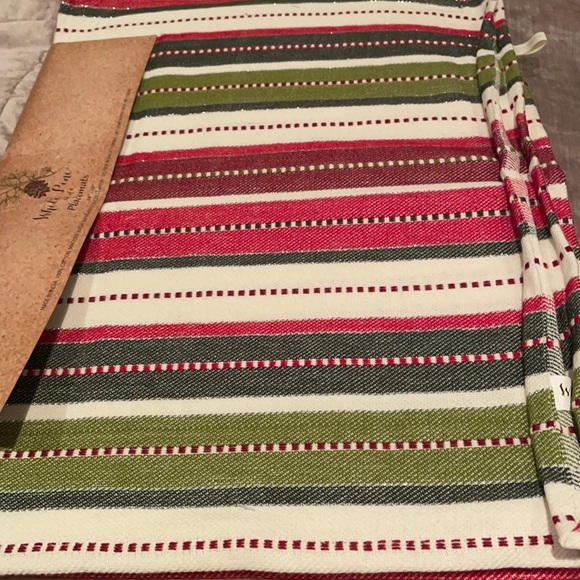 Christmas White Pine Set of 4 14”x19” Placemats NWOTS - Picture 1 of 6